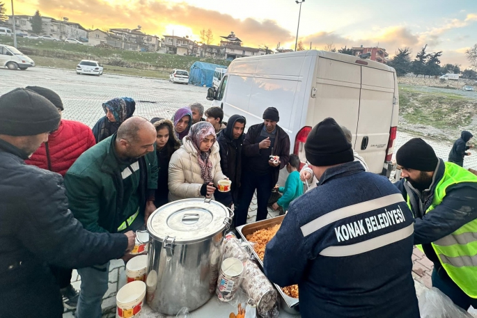 Başkan Batur deprem bölgesinde