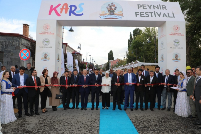 Kars Peynir Festivali'ne ilgi büyüktü