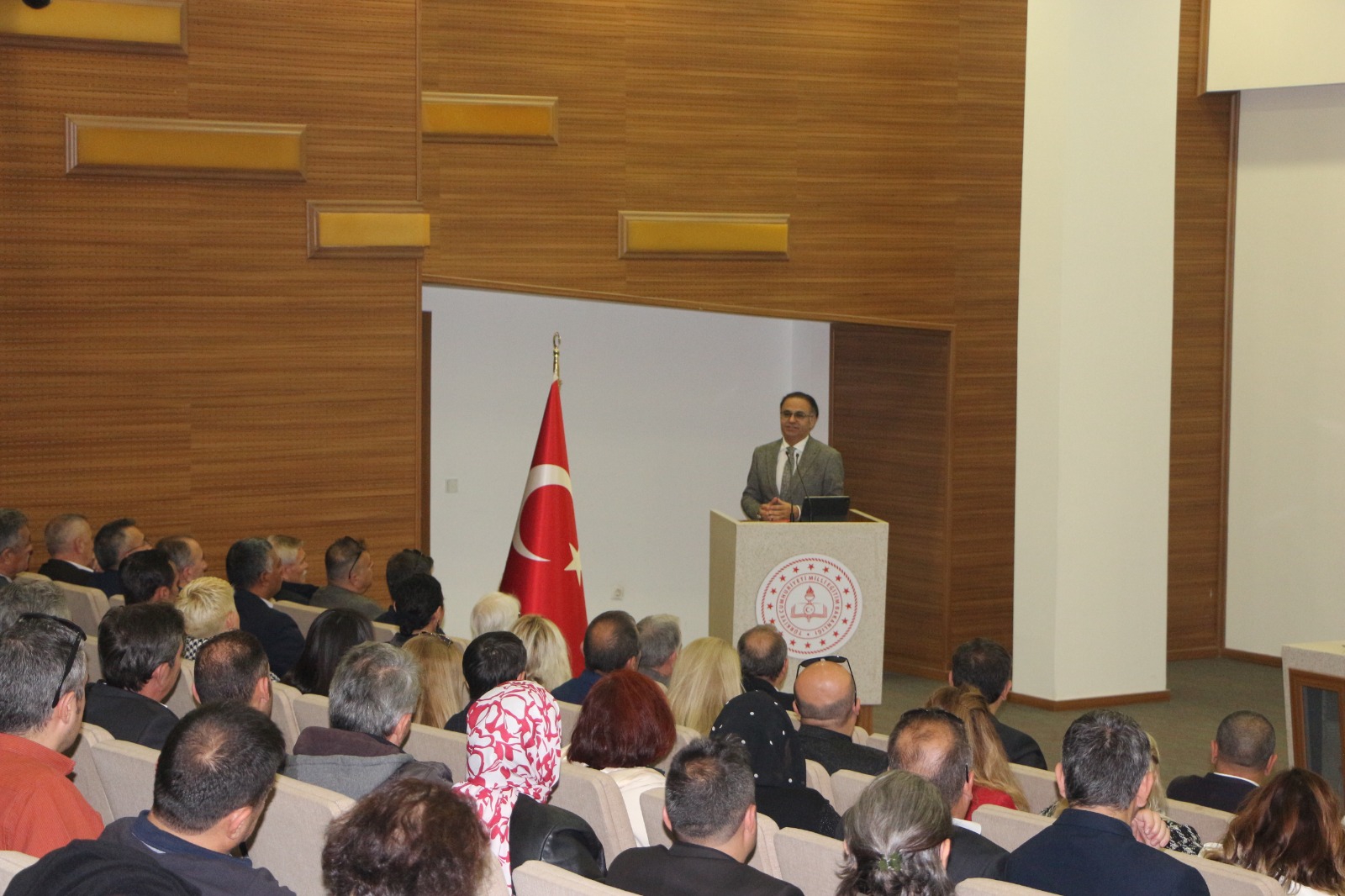 15 Temmuz Şehitleri Konferans Salonu'nda eğitim değerlendirme toplantısı yapıldı.