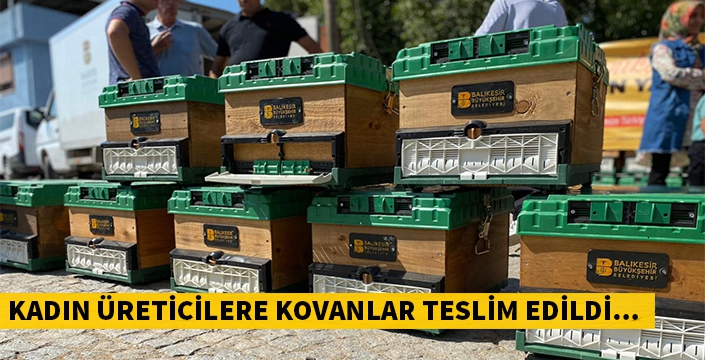 Kadın arıcılara kovanlar teslim edildi.