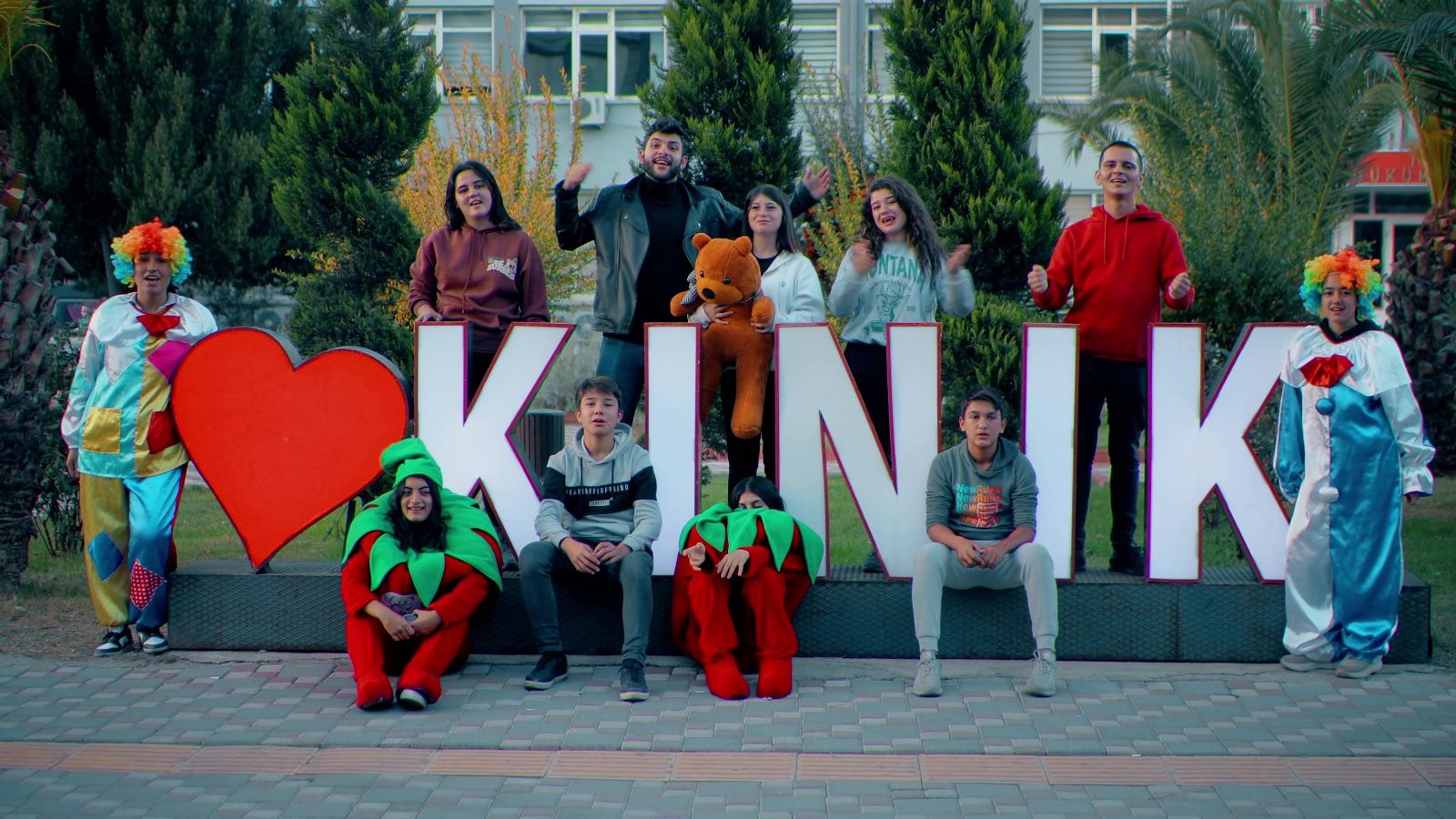 Kınık Kaan Efe Gönüllülerinden SMA Tip 1 Hastası Kaan Efe’ye Şarkılı Destek