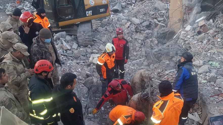 ÇAK Ekibi Deprem Bölgesinde Arama Kurtarma Çalışmalarını Sürdürüyor