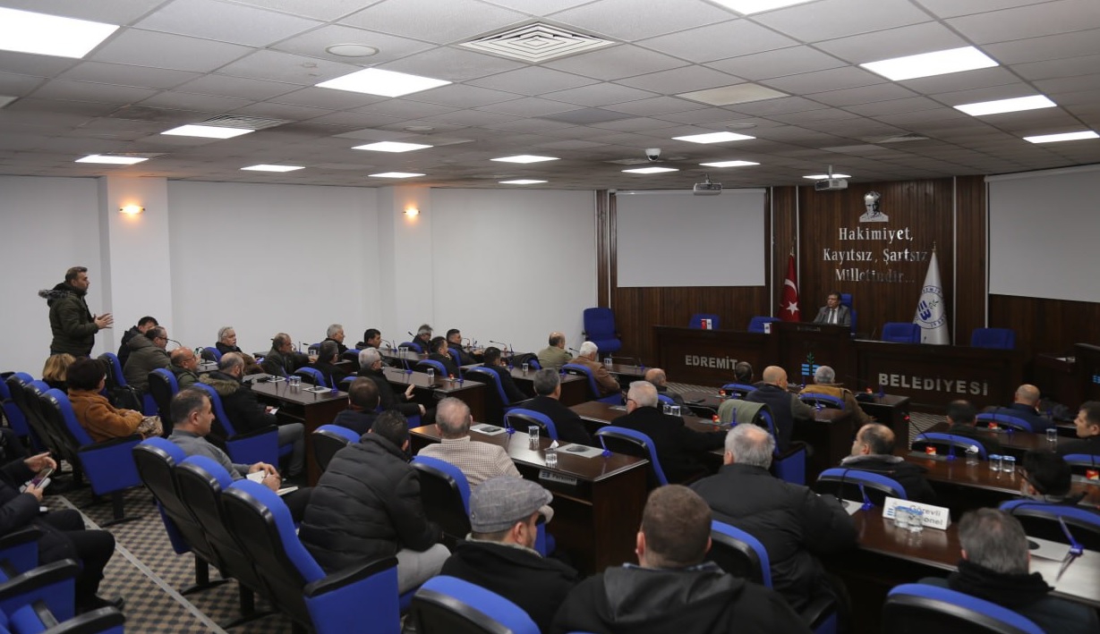 Edremit, deprem bölgesine destek için kenetlendi