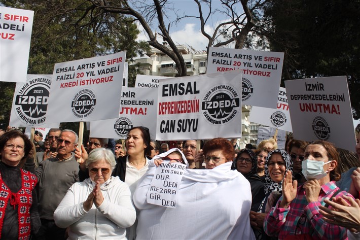 İzmir Depremzedeleri Dayanışma Derneği (İZDEDA) basın açıklaması
