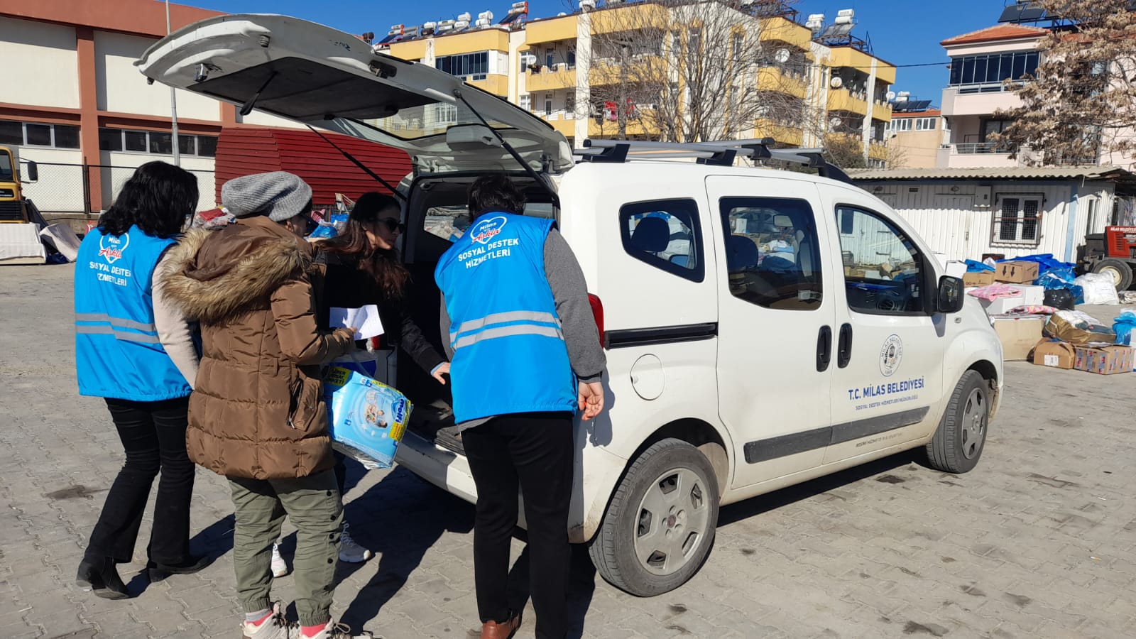 Milas'a gelen afetzedelerin temel ihtiyaçları karşılanıyor