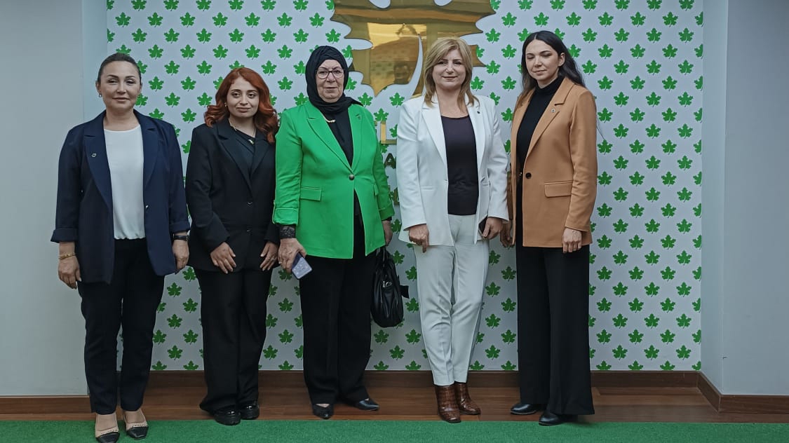 Kaşlı Avukat Elif Nur Akıllı Gelecek partisi Antalya'dan aday adaylığı başvurusu yaptı.