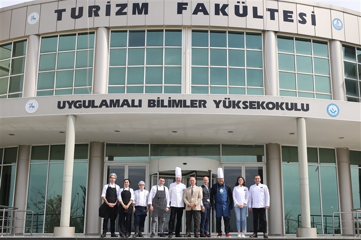DEÜ, Dünyaca ünlü şefleri anlamlı projede buluşturdu