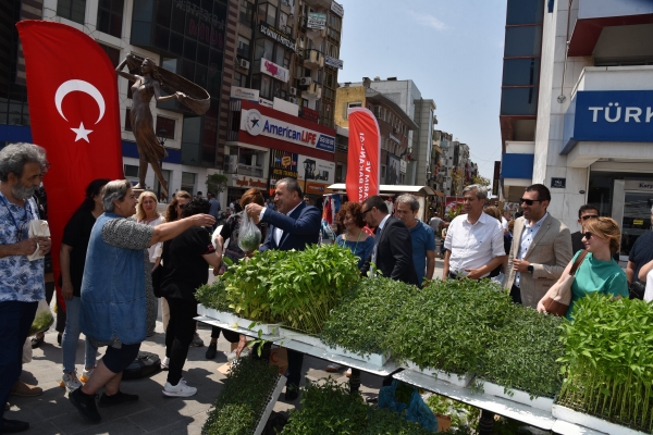 KARŞIYAKALI KADINLARA 60 BİN YERLİ FİDE