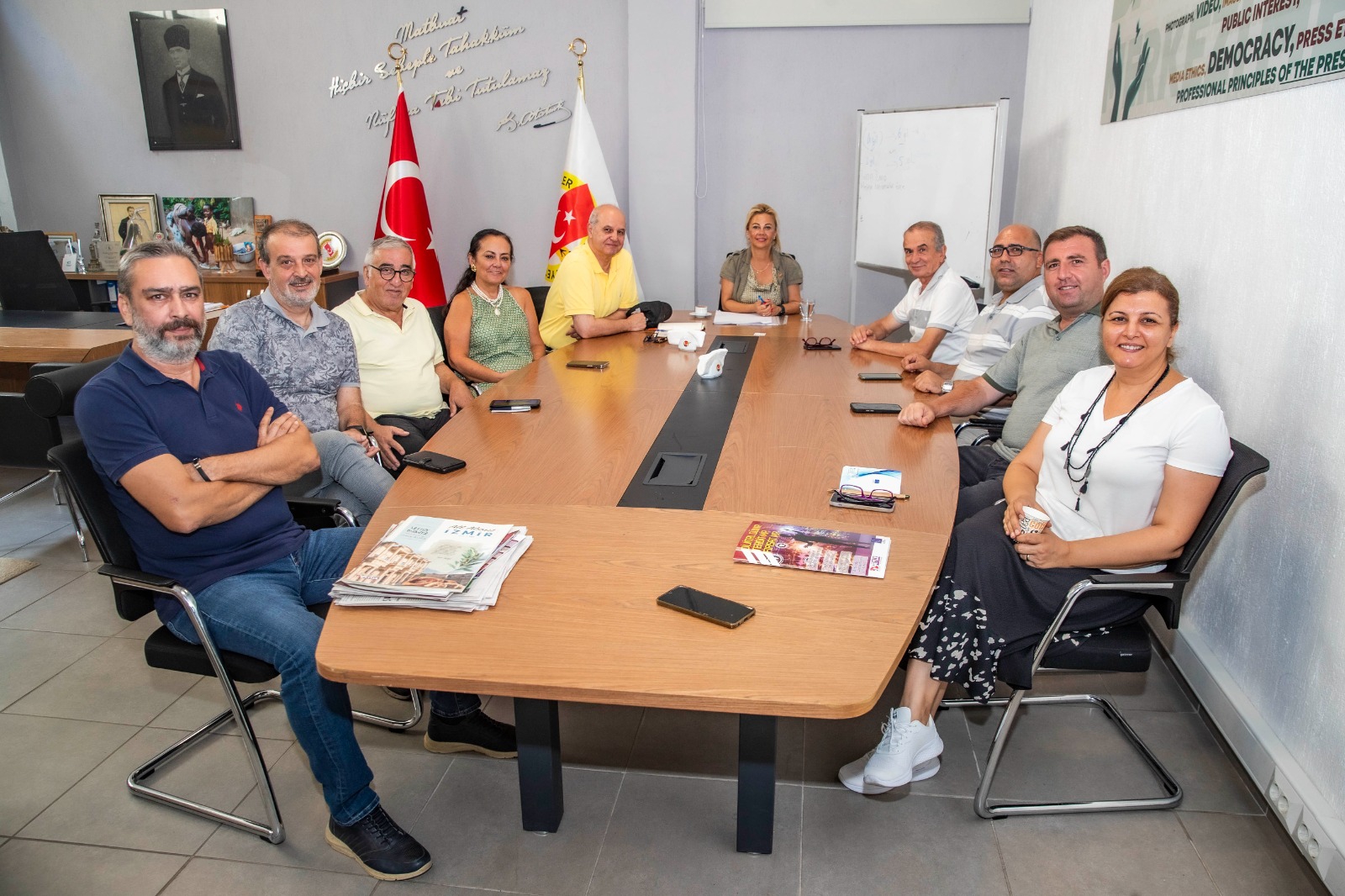 İGC, İzmir'deki günlük yerel gazetelerin temsilcileriyle bir araya geldi
