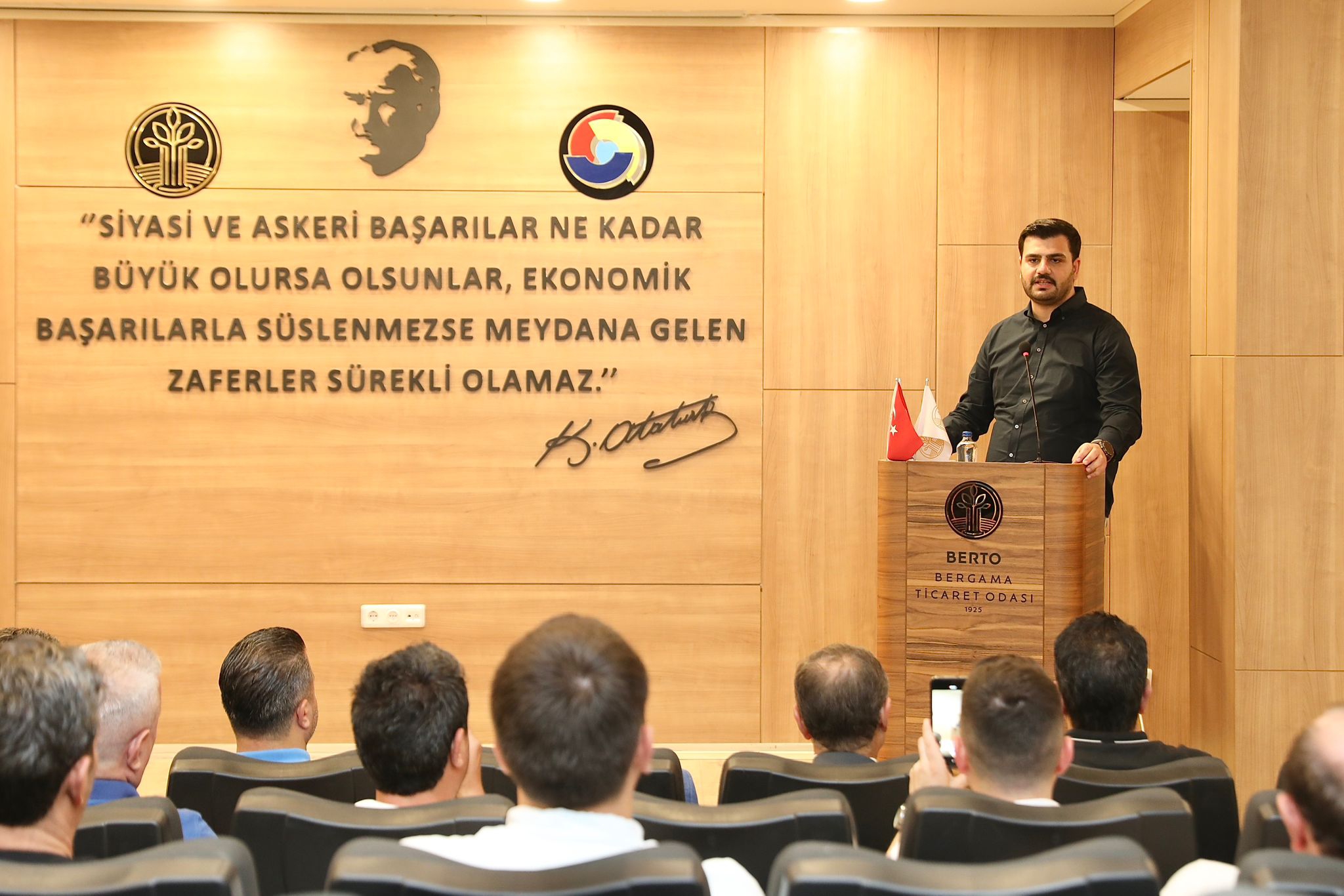 İZMİR MİLLETVEKİLİ EYYÜP KADİR İNAN BERGAMA’YI ZİYARET ETTİ