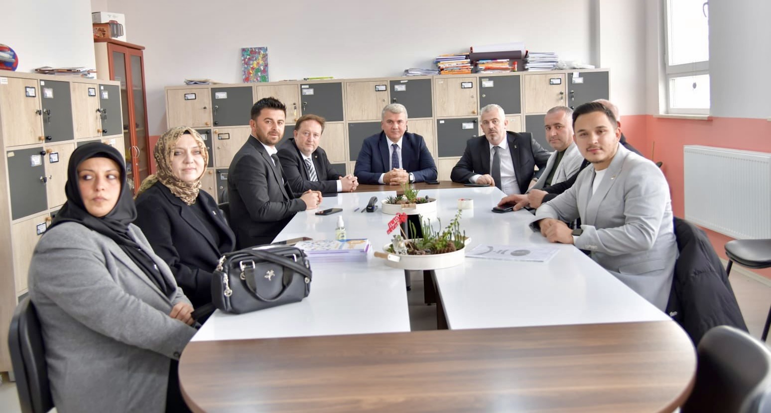 Milletvekili Mustafa Canbey’den Öğretmenler Günü Mesajı