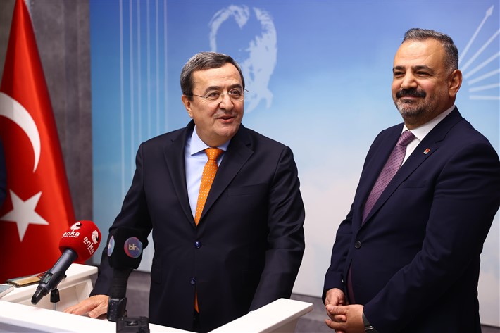 ABDÜL BATUR, İZMİR BÜYÜKŞEHİR BELEDİYE BAŞKANLIĞI İÇİN ADAY ADAYLIĞINI AÇIKLADI