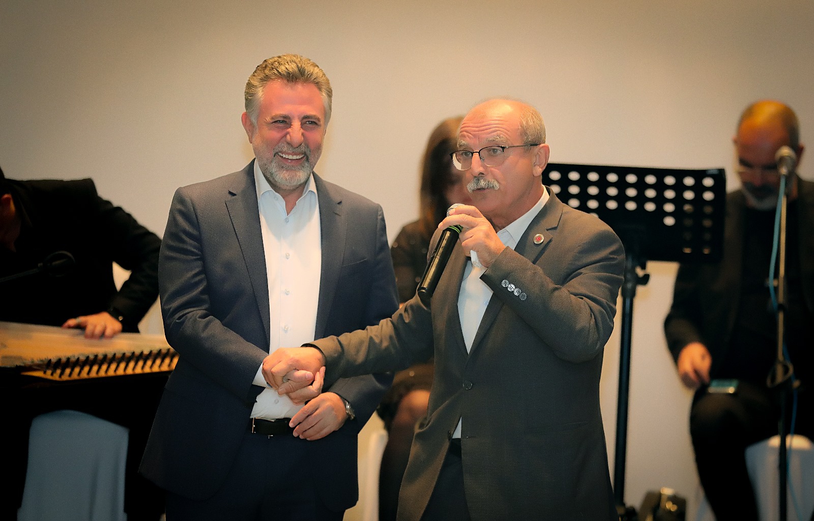 Bayraklı’nın muhtarları Başkan Sandal’ın yanında