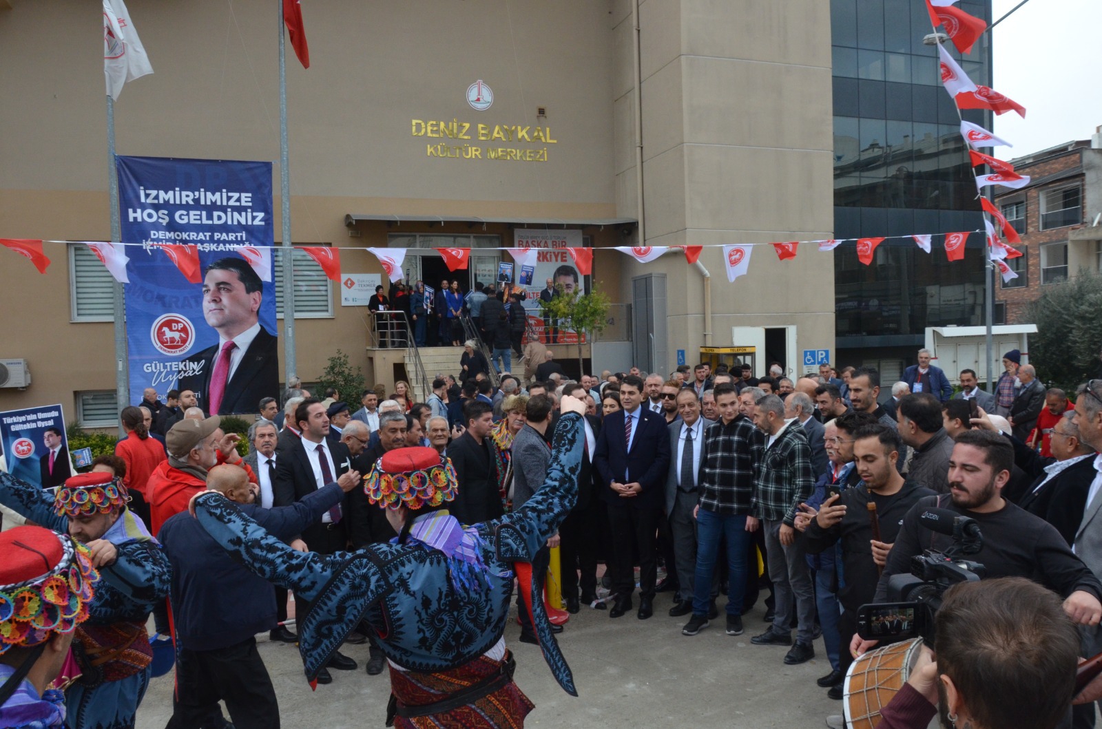 DP İzmir İl Başkanı Demirbaş güven tazeledi