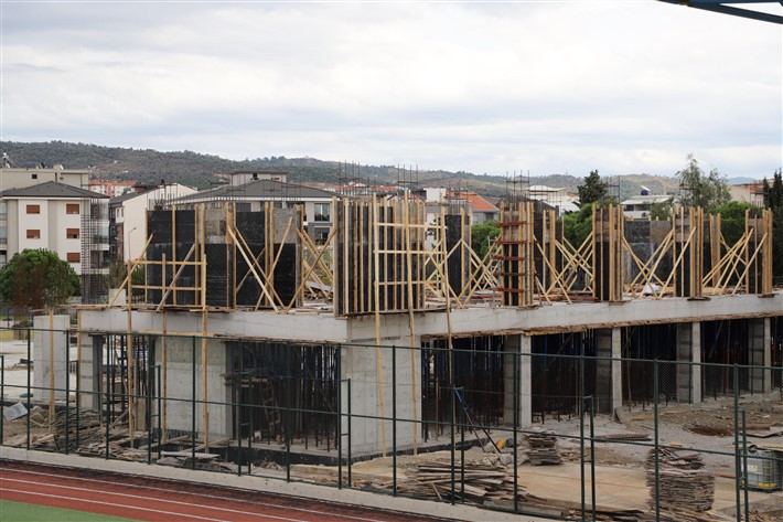 Seferihisar İzzet Gül Stadı Modern Komplekse dönüşüyor