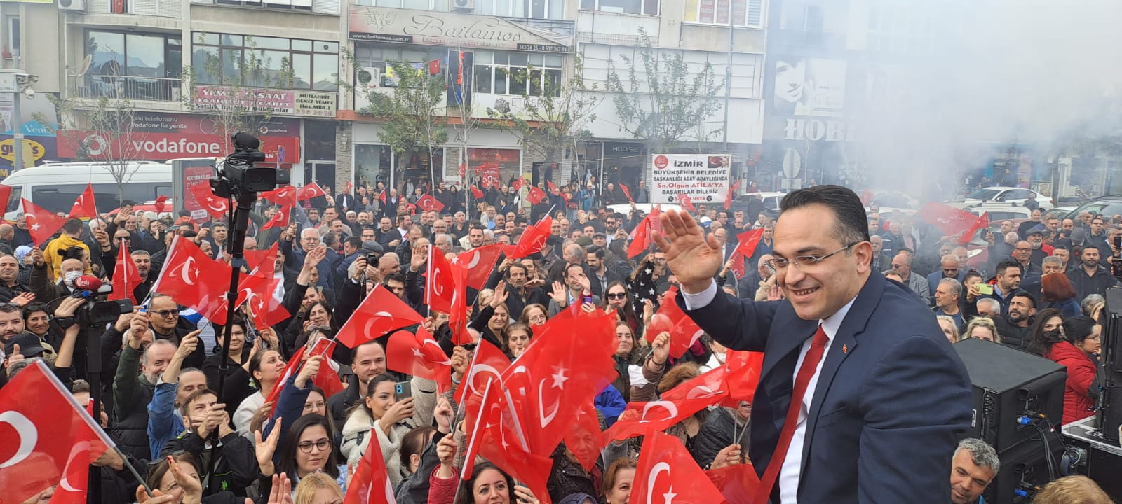 Olgun Atila, Bornova’da 5 Bin Kişiye Seslendi: “İzmir Bizim Evimiz”