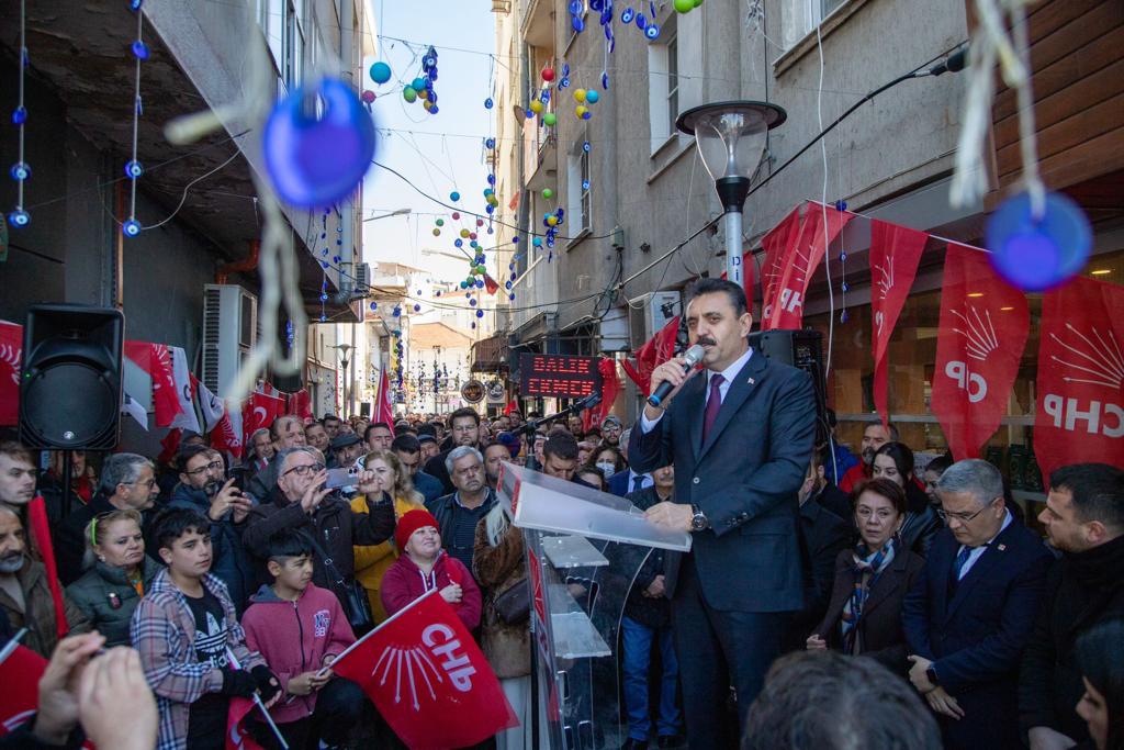 Adil Kırgöz, CHP Dikili İlçe Örgütü’ne Teşekkür Ziyaretinde Bulundu