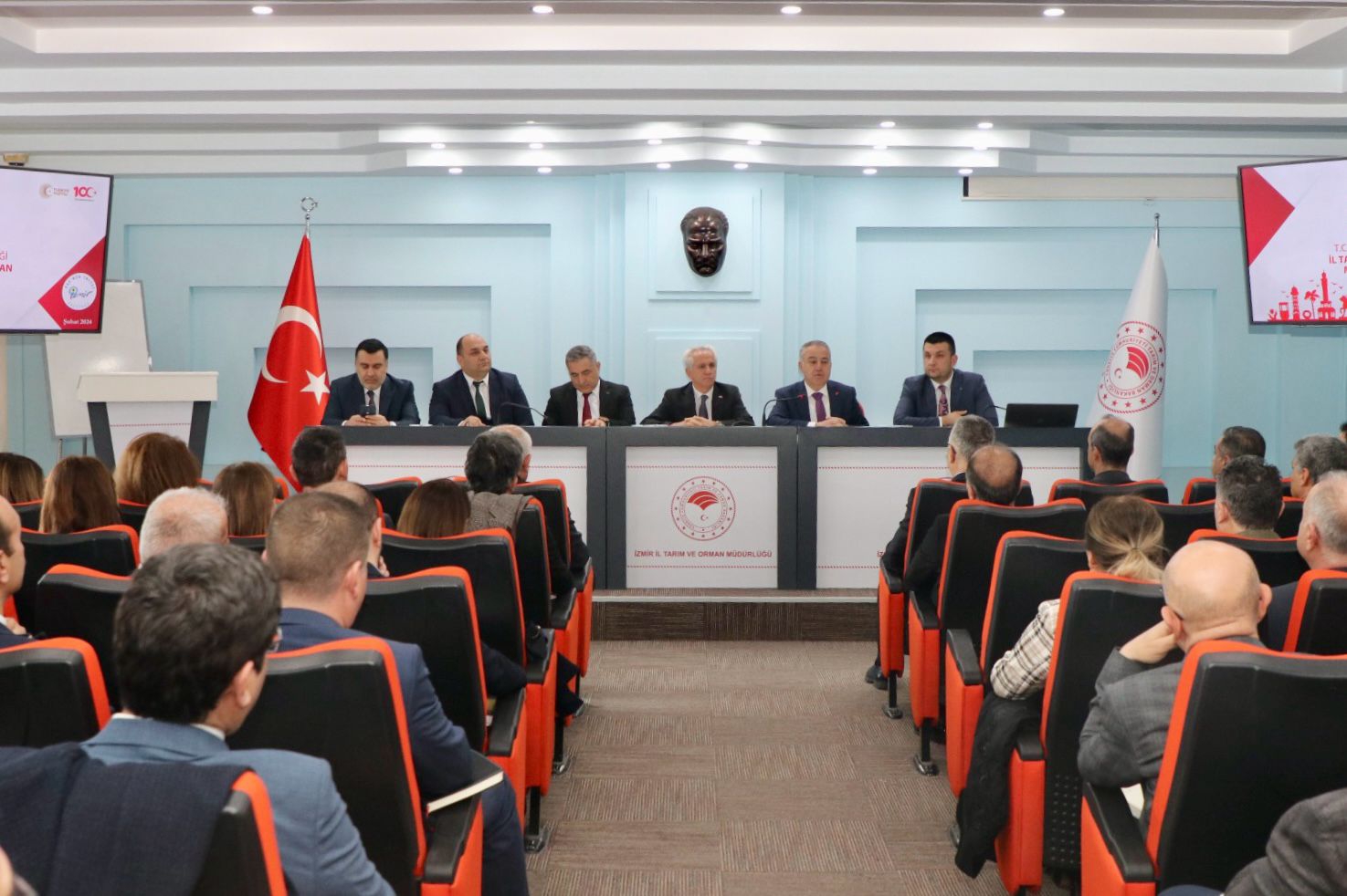 İzmir İl Tarım ve Orman Müdürlüğü, Tarımsal Üretim Planlama toplantısı düzenledi.