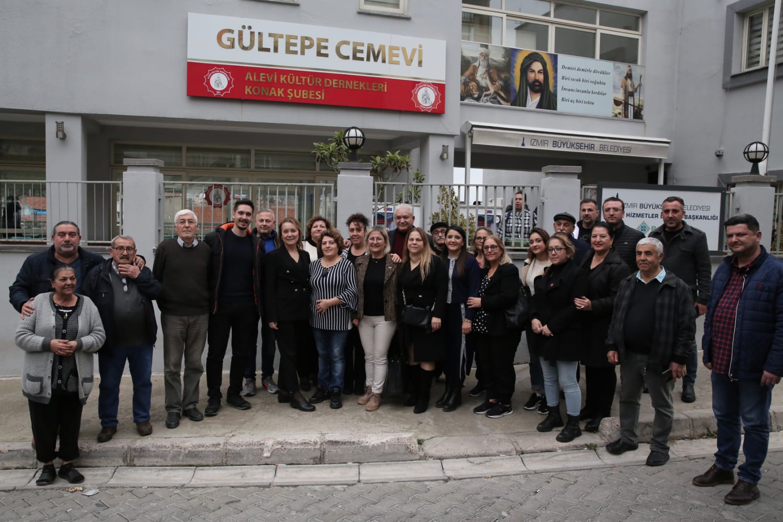 Mutlu, Konak’ta seçim turunu sürdürüyor