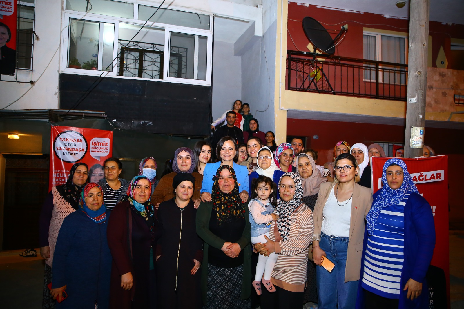 Kınay'dan Karabağlar'a Yeni Vaatler: Kent Meydanı, Spor Alanları ve Dayanışma
