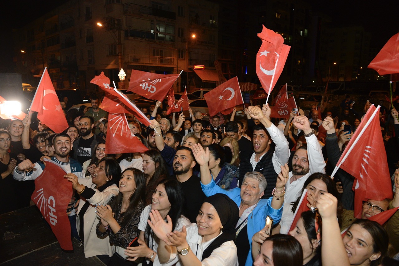 Bayraklı’nın Yeni Lideri İrfan Önal’dan İlk Mesaj: “Kazanan Bayraklı”