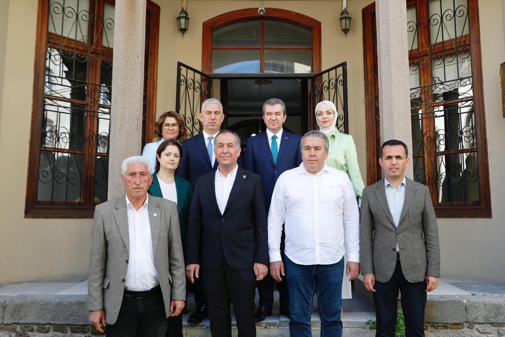 Bergama Belediyesi’nde Devir Teslim Töreni: Yeni Başkan Göreve Başladı