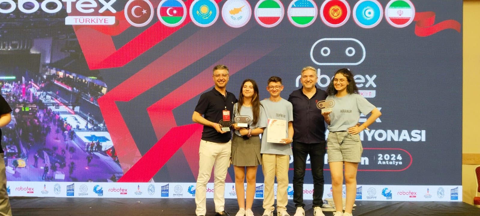 İzmirli Gençler Robotex'te Zirveye Çıktı! İki Kategori Birden Türkiye Birinciliği