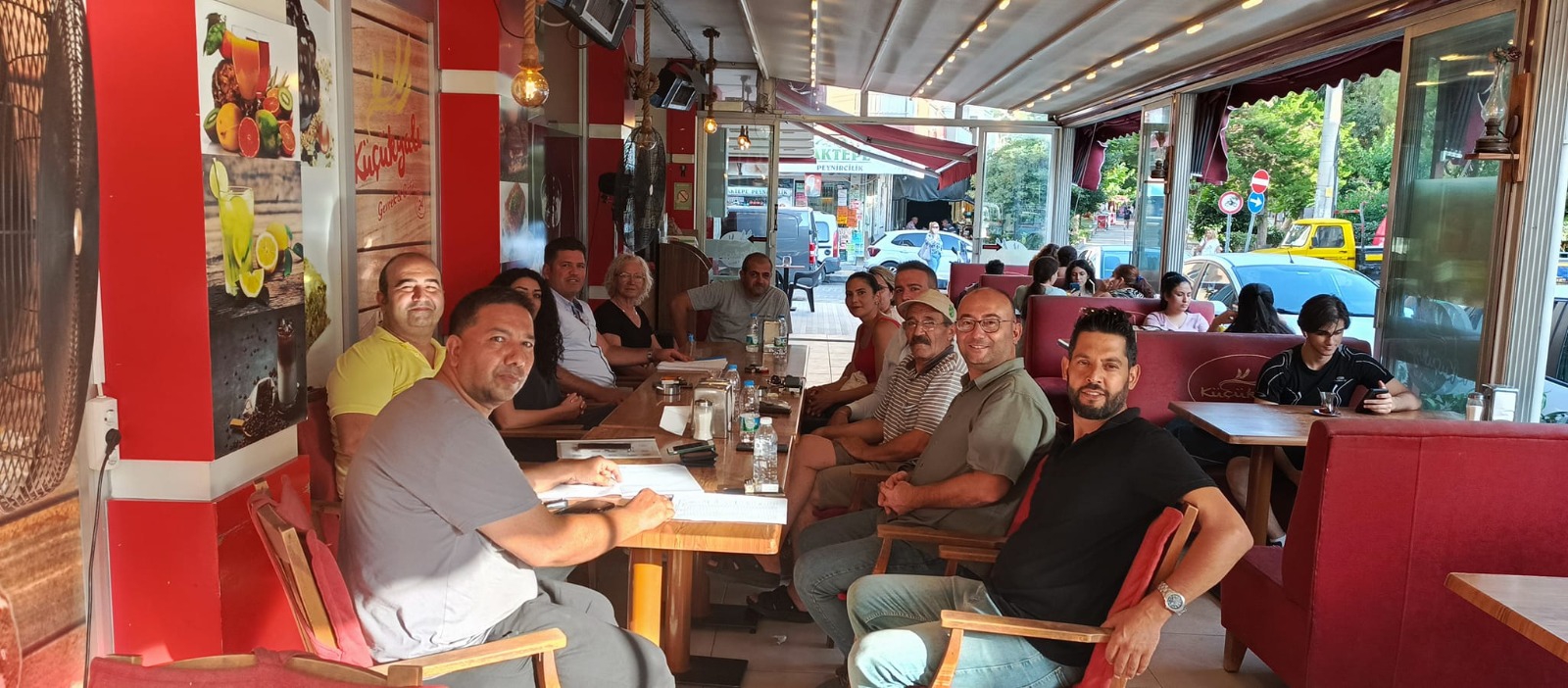 Çağdaş İzmir Derneği: Toplumsal Dayanışmanın Öncüsü