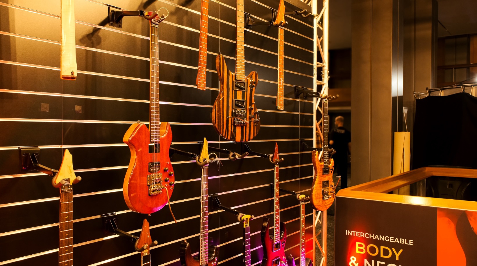 Guitar Summit 2024’te Shark Gitar Rüzgarı: Yenilikçi Gitarlar Büyük İlgi Gördü