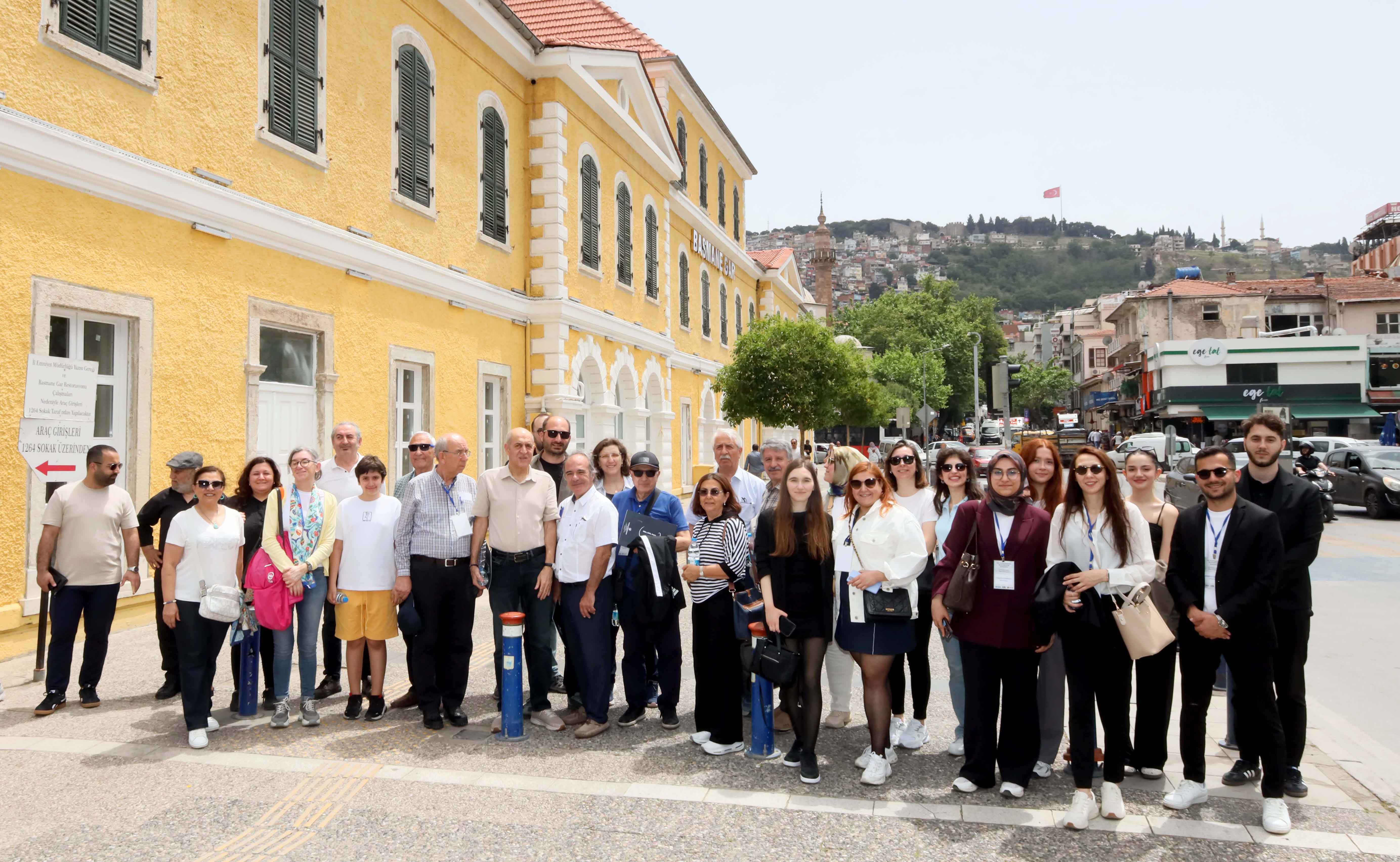 İzmir’de 24. Uluslararası İşletmecilik Kongresi: Akademi ve Sanayi Güçlerini Birleştirdi