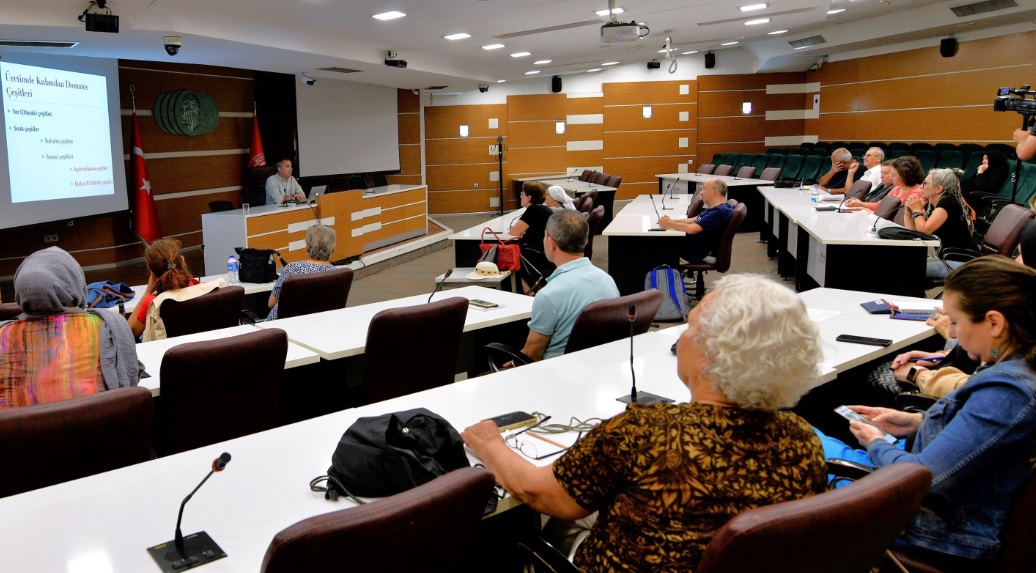 Bornova Belediyesi’nden Üreticiye Büyük Destek: Sebze Yetiştiriciliği Eğitimi Yoğun İlgi Gördü