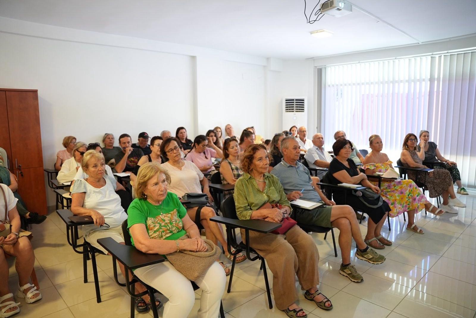 Çeşme’de Sakız Hasadı Eğitimi gerçekleştirildi