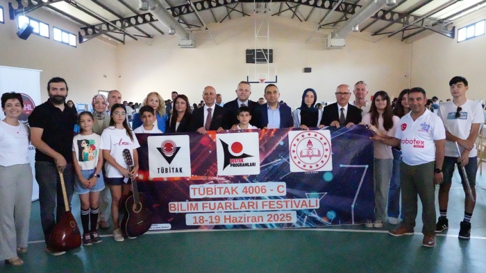 Torbalı BİLSEM'den TÜBİTAK 4006 Bilim Şöleni: Yüzlerce Öğrenci Projesi Sergilendi
