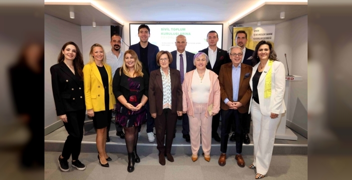 İzmir'de Anlamlı İş Birliği: BPW İzmir'in Raporunu DEÜ Öğrencileri Hazırladı