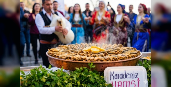 Tire'de 3. Geleneksel Hamsi Festivali Coşkusu Tavan Yaptı