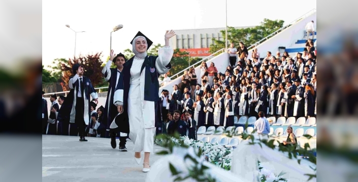 Dokuz Eylül Tıp'ta Mezuniyet Gururu: Genç Hekimler Sağlık Ordusuna Katıldı