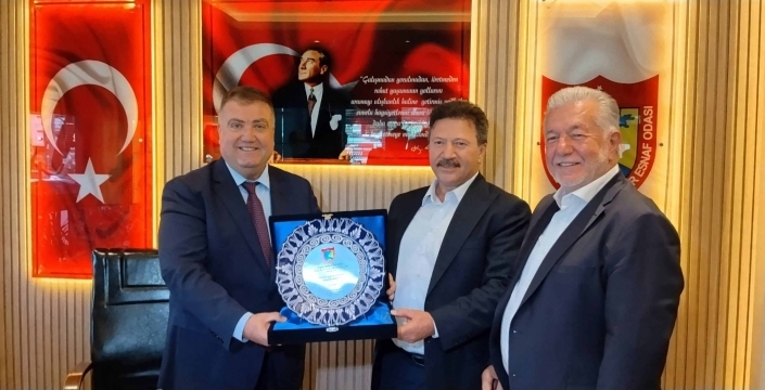TŞOF Başkanı Mehmet Yiğiner’den İzmir Şoförler Odası’na Çıkarma: "Erkan Özkan Gururumuzdur"