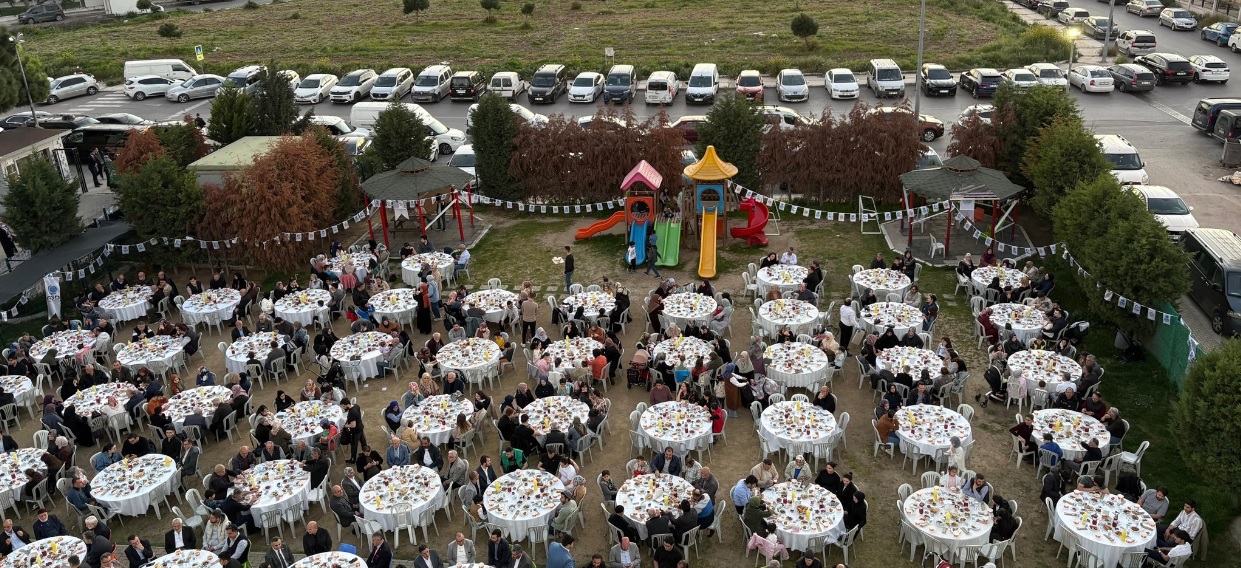 AGD İzmir Geleneksel İftarında Gazze ve Doğu Türkistan'a Vurgu