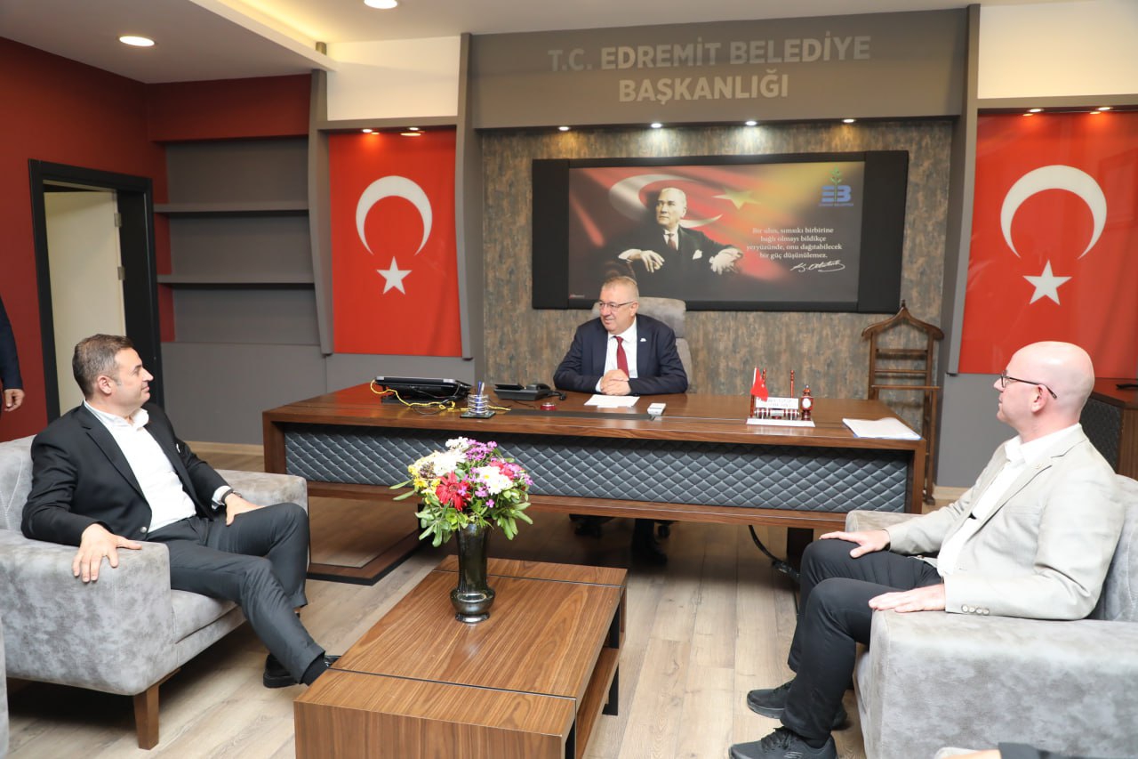 Ahmet Akın, Büyükşehir Belediyesi Ek Hizmet Binası’nda Brifing Aldı