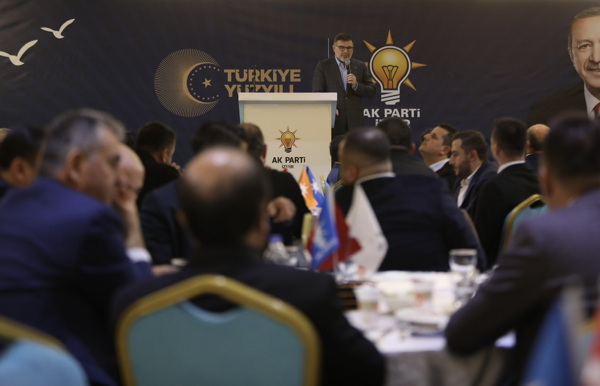 Ak Parti İzmir İl Başkanı Bilal Saygılı Sivil Toplum Kuruluşu Temsilcileri ile bir araya geldi