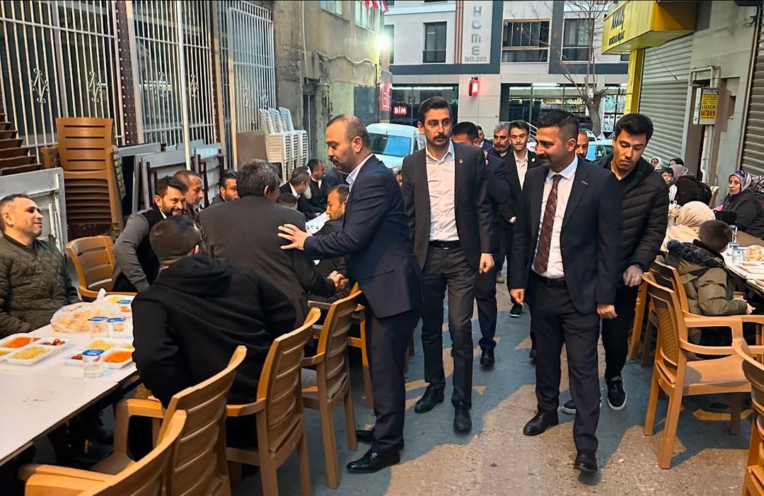 Alperen Ocakları İzmir'de Buluştu: Vatanseverlik ve Yerel Seçimler Gündemde