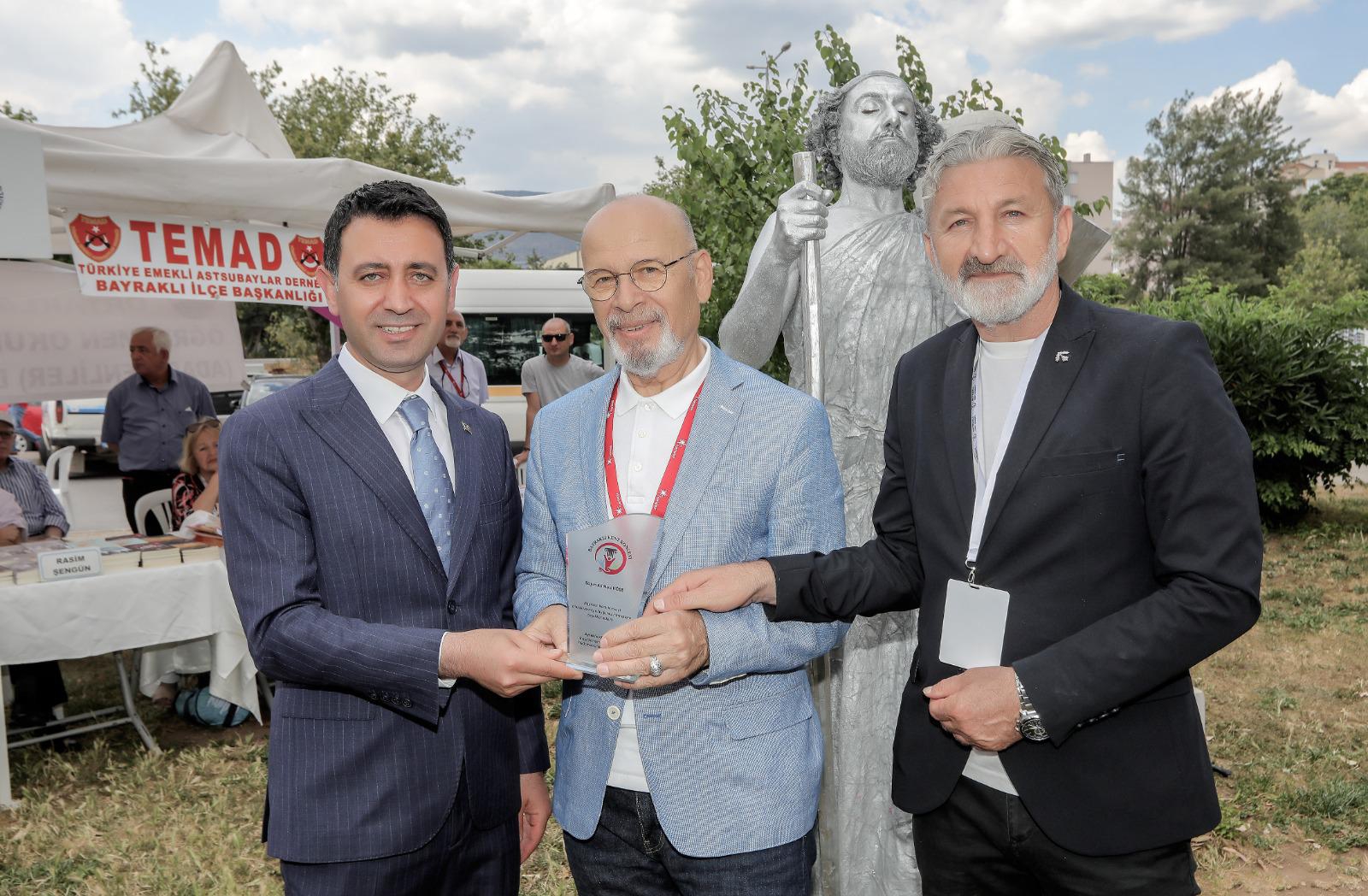 BAYRAKLI SAHİLDE EDEBİYAT VE DAYANIŞMA ŞÖLENİ