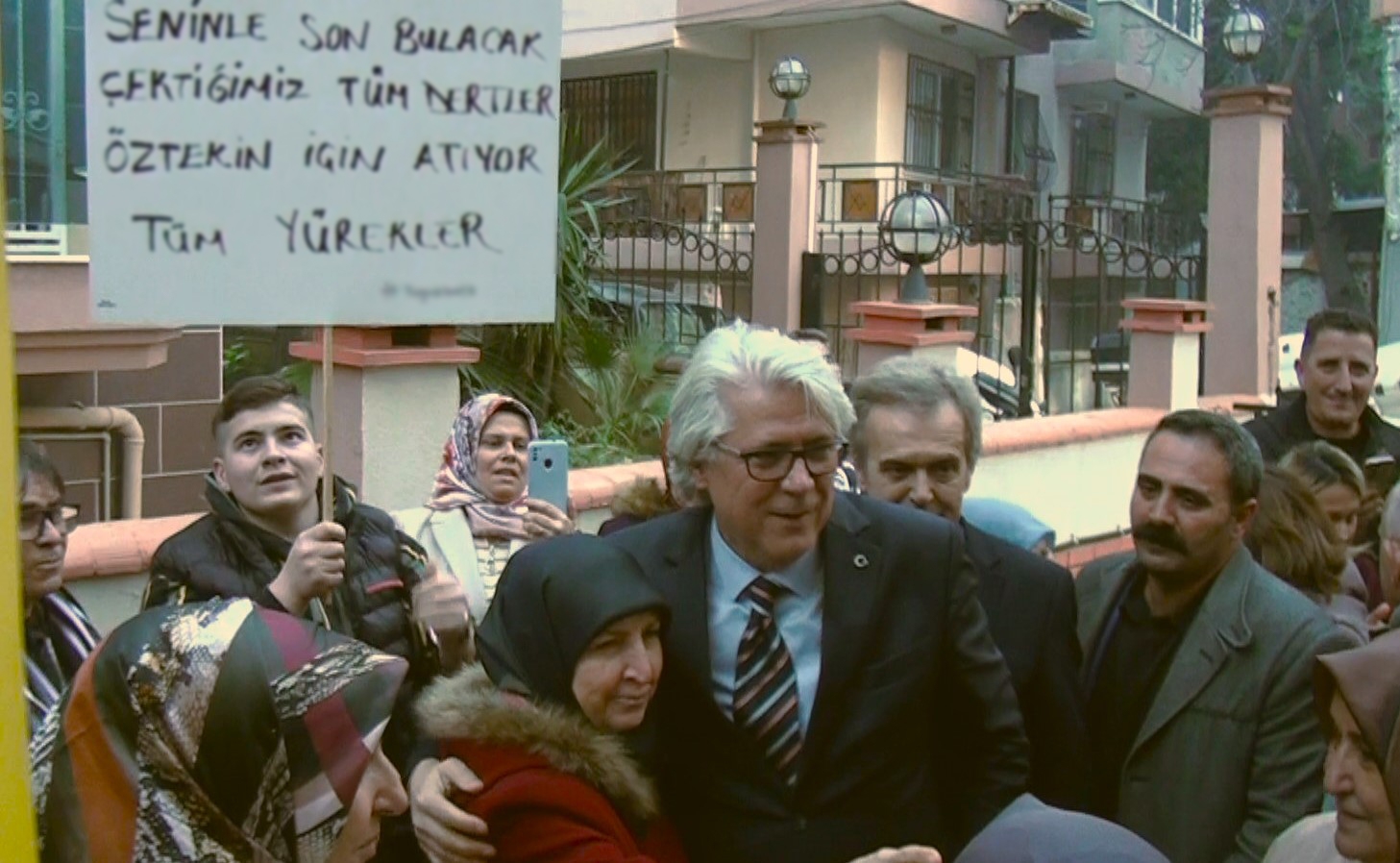 Buca'da Gençlere ve Emeklilere Yıllık 12 Bin ve 9 Bin Lira Destek!