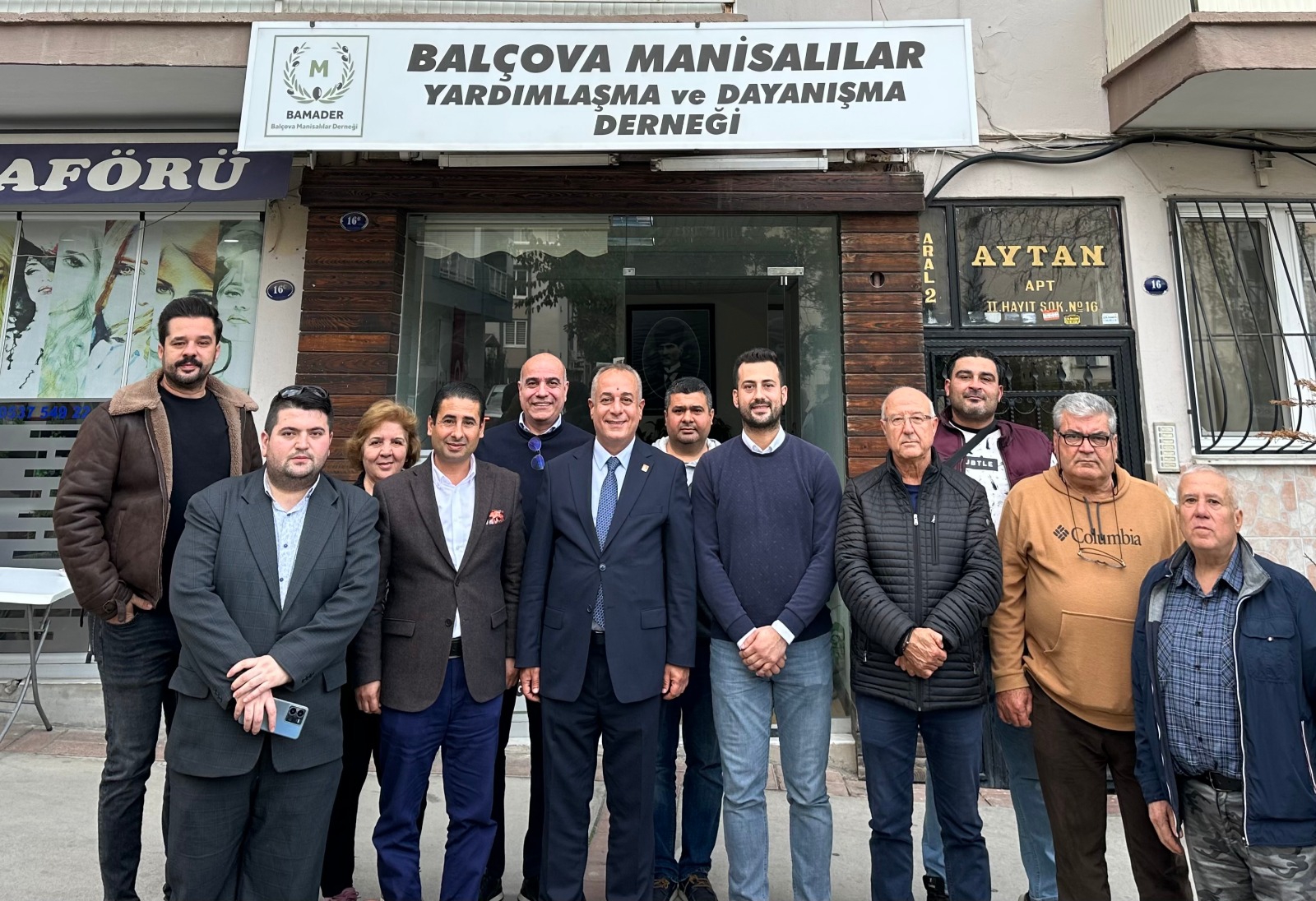 CHP’li Özen, Balçova’da inovatif projelerle seçim çalışması yapıyor