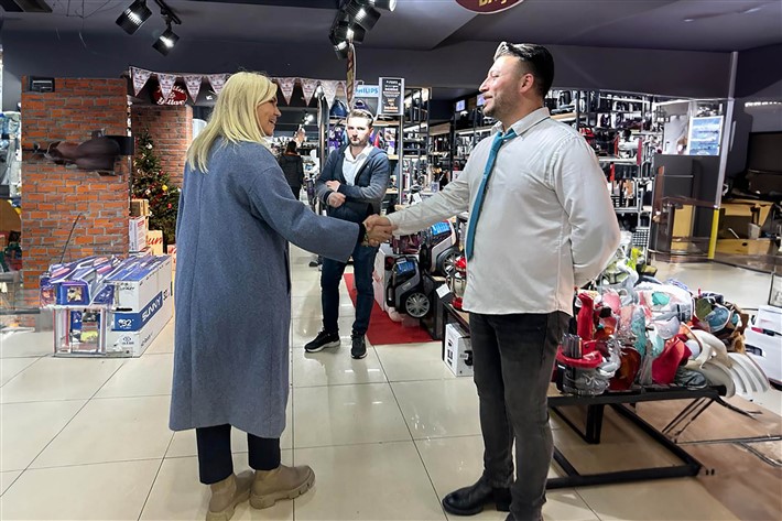 Esnaf ve Vatandaşlar Karasu’yu Bağrına Bastı: “Senin Yanındayız”