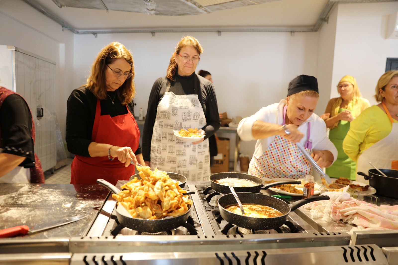 Geleneksel Yemek Atölyelerinin ilk lezzeti:Urla Mantısı (Kulaklı Mantı)