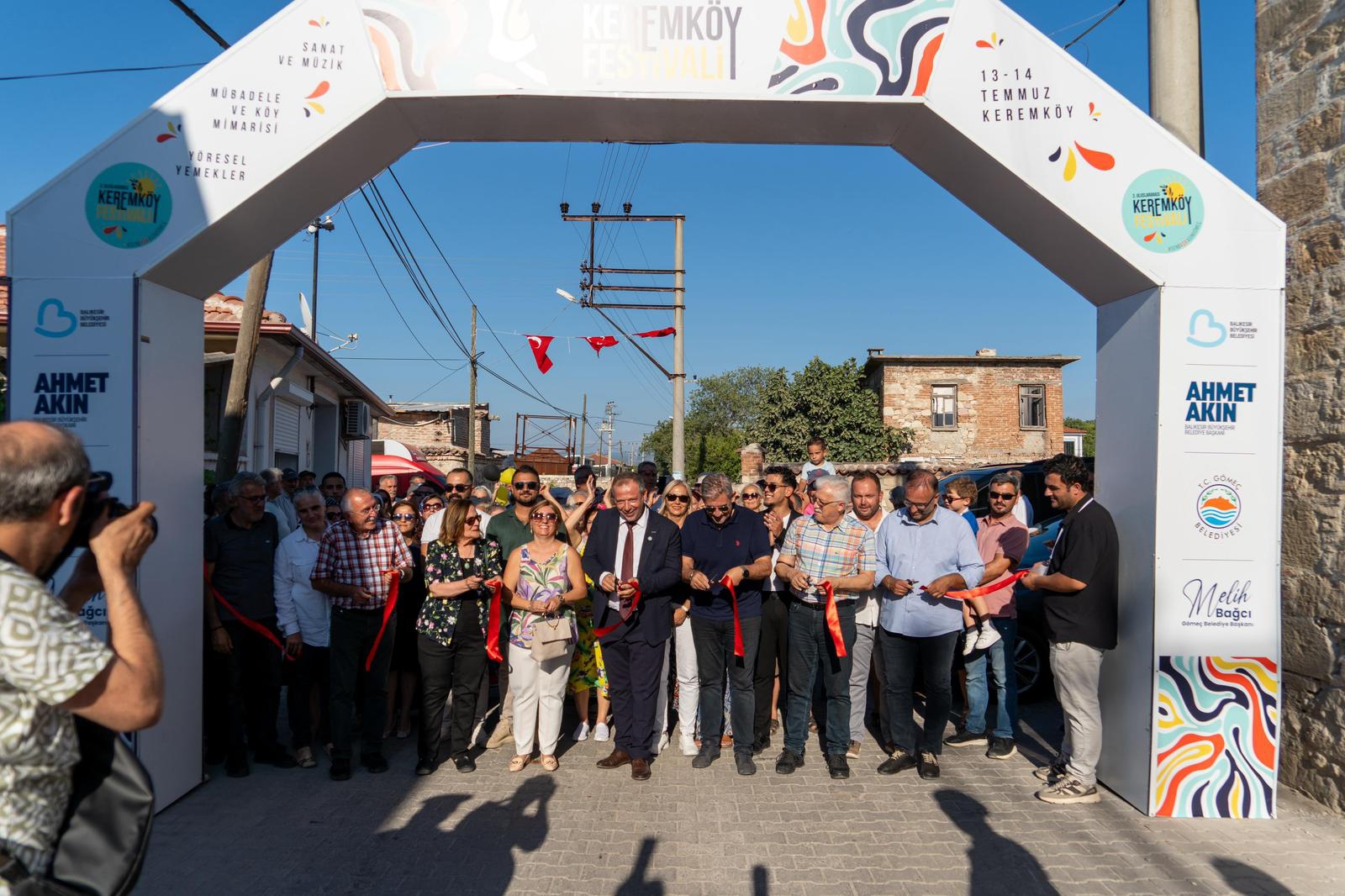 Gömeç'te Renkli Başlangıç: 3. Uluslararası Keremköy Festivali Coşkuyla Açıldı
