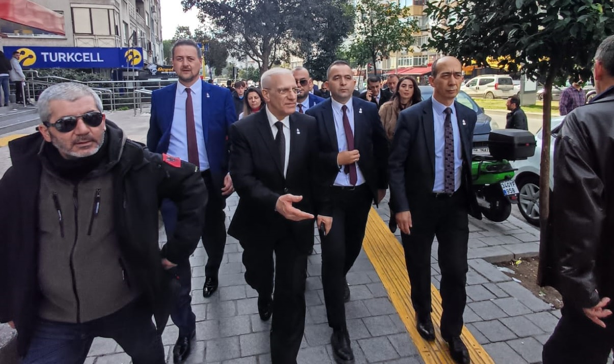 İzmir’de Zafer Partisi rüzgarı