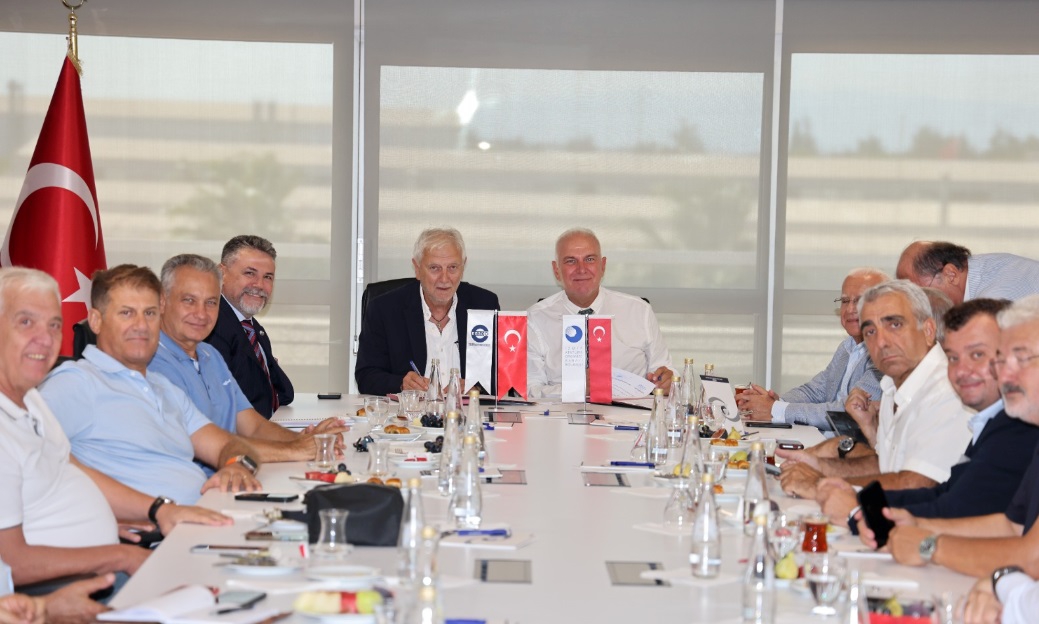 İzmir'e Yeni Bir Sembol: EBSO Hizmet Binası Açıldı