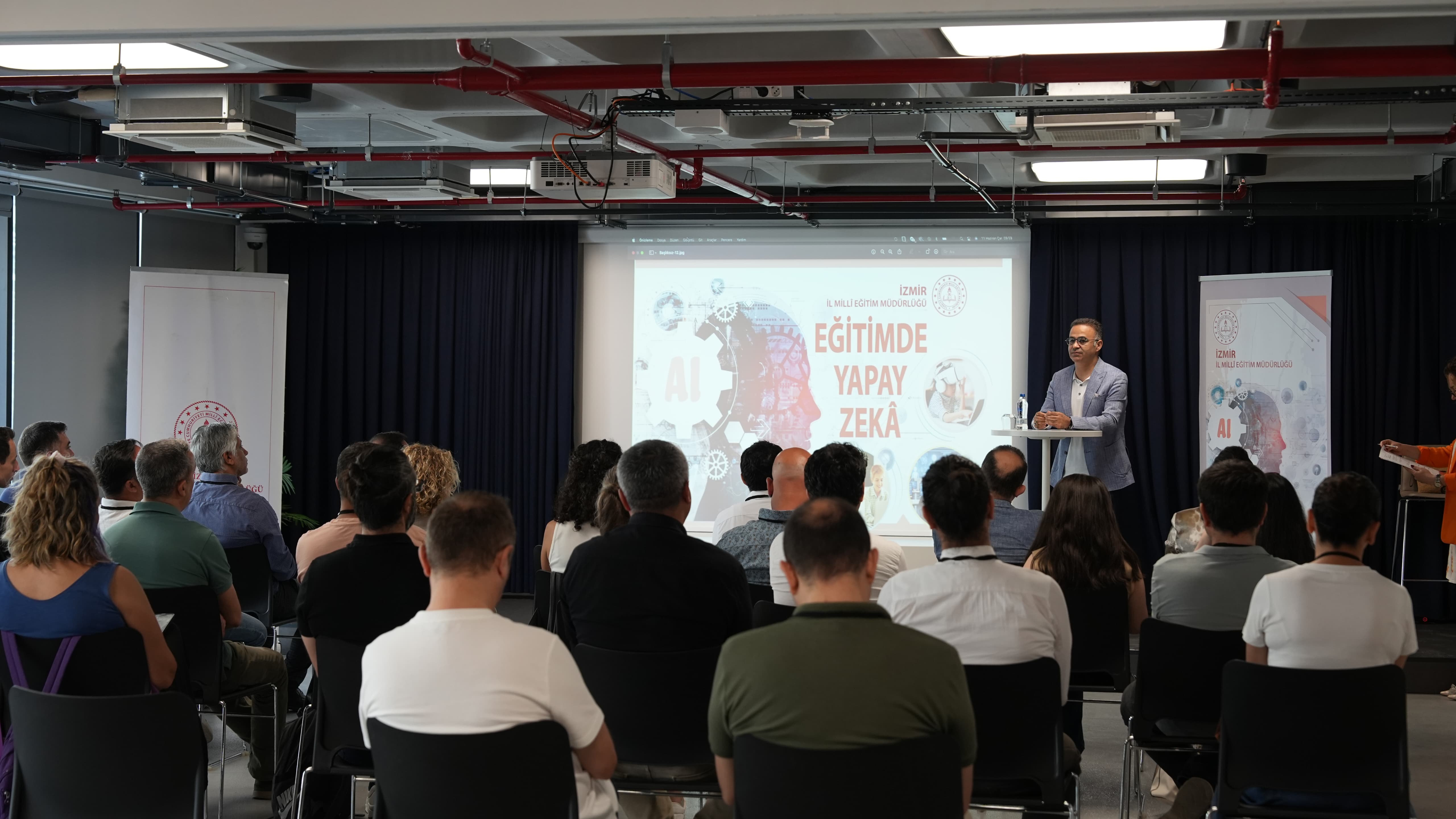 İzmir İl Millî Eğitim Müdürlüğü Tarafından “İzmir’de Eğitimde Yapay Zekâ” Çalıştayı Gerçekleştirildi